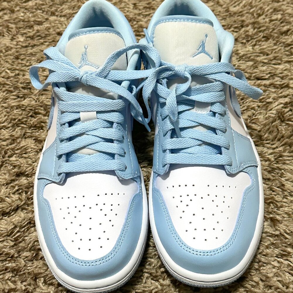 Air Jordan 1 Low "Ice Blue' Women's Sneakers (SIZE 9)